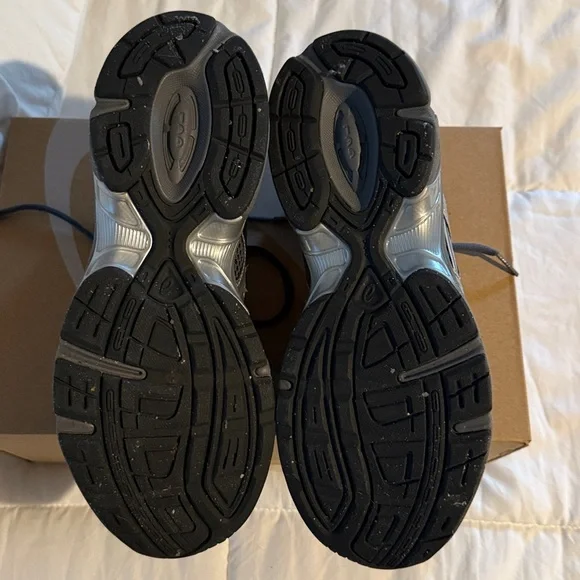 ASICS Men's Silver and Gray Athletic Shoes - Picture 8 of 8